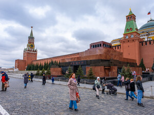 Москвич пожаловался на людей возле Кремля. Комментарий украинского военного подорвал сеть
