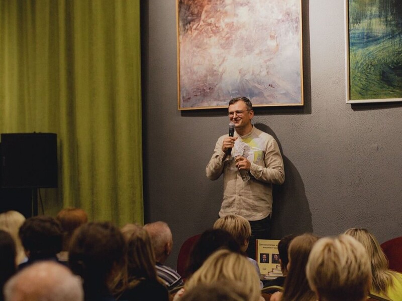 Временной столицей мог стать Ивано-Франковск. Кулеба рассказал о работе правительства в начале войны 