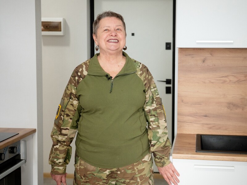 Захисниця Маріуполя Тетяна Теплюк отримала квартиру від Ріната Ахметова до свого 74-річчя