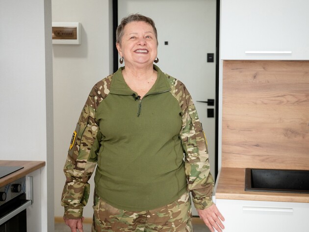 Защитница Мариуполя Татьяна Теплюк получила квартиру от Рината Ахметова к своему 74-летию