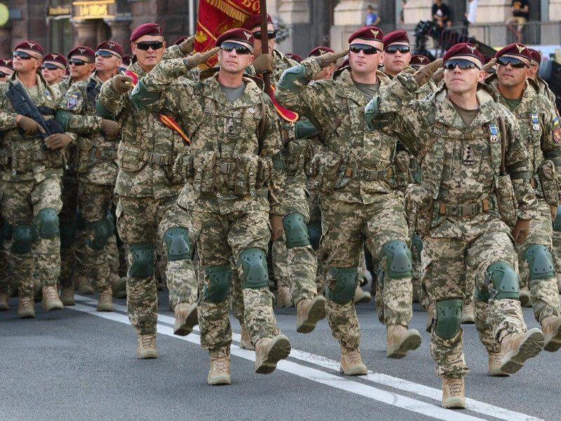 Українці підтримують модель армії з єдиною вертикаллю й мінімумом політики – соцопитування