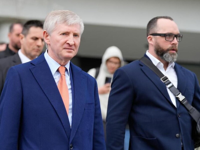 "Он меня научил пить вино, я его – петь в караоке". Ахметов простился с легендарным Луческу. Видео, фото