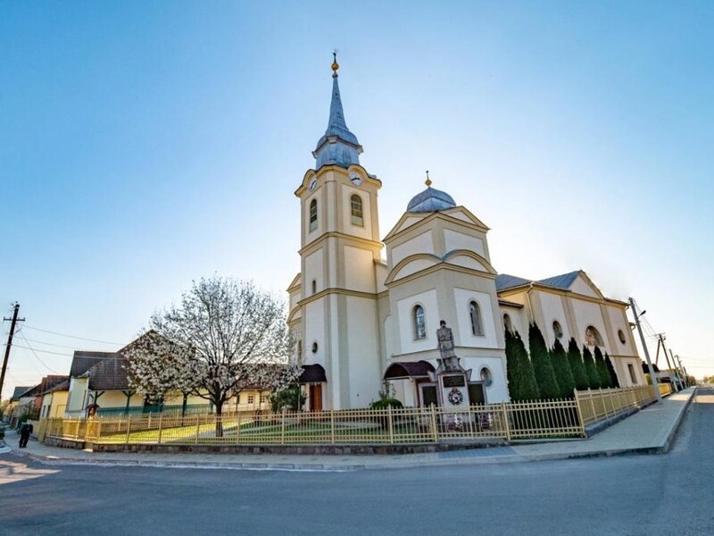 "Для нас нічим добрим це не закінчиться". Як живуть в Україні угорці, яких "захищає" Орбан