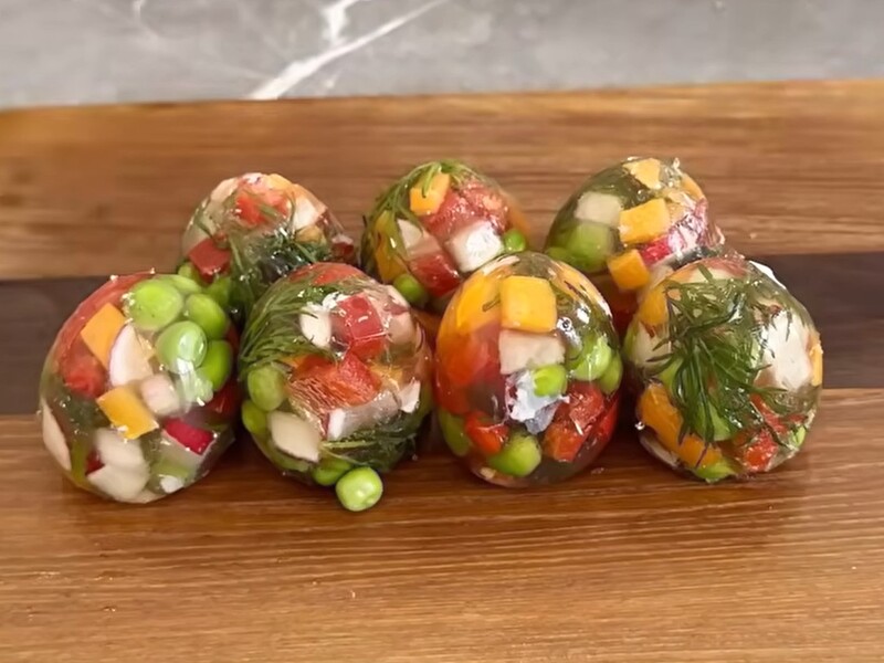 Ця фантастична страва здивує і дітей, і дорослих. Прозорі крашанки