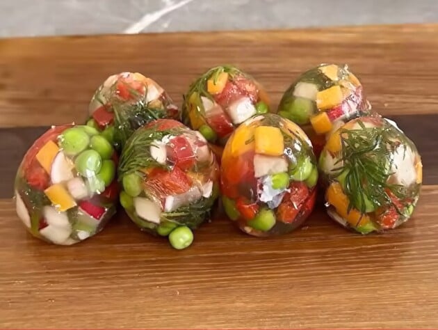 Ця фантастична страва здивує і дітей, і дорослих. Прозорі крашанки