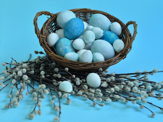 За допомогою натурального продукту можна пофарбувати яйця у два відтінки одразу. Рецепт