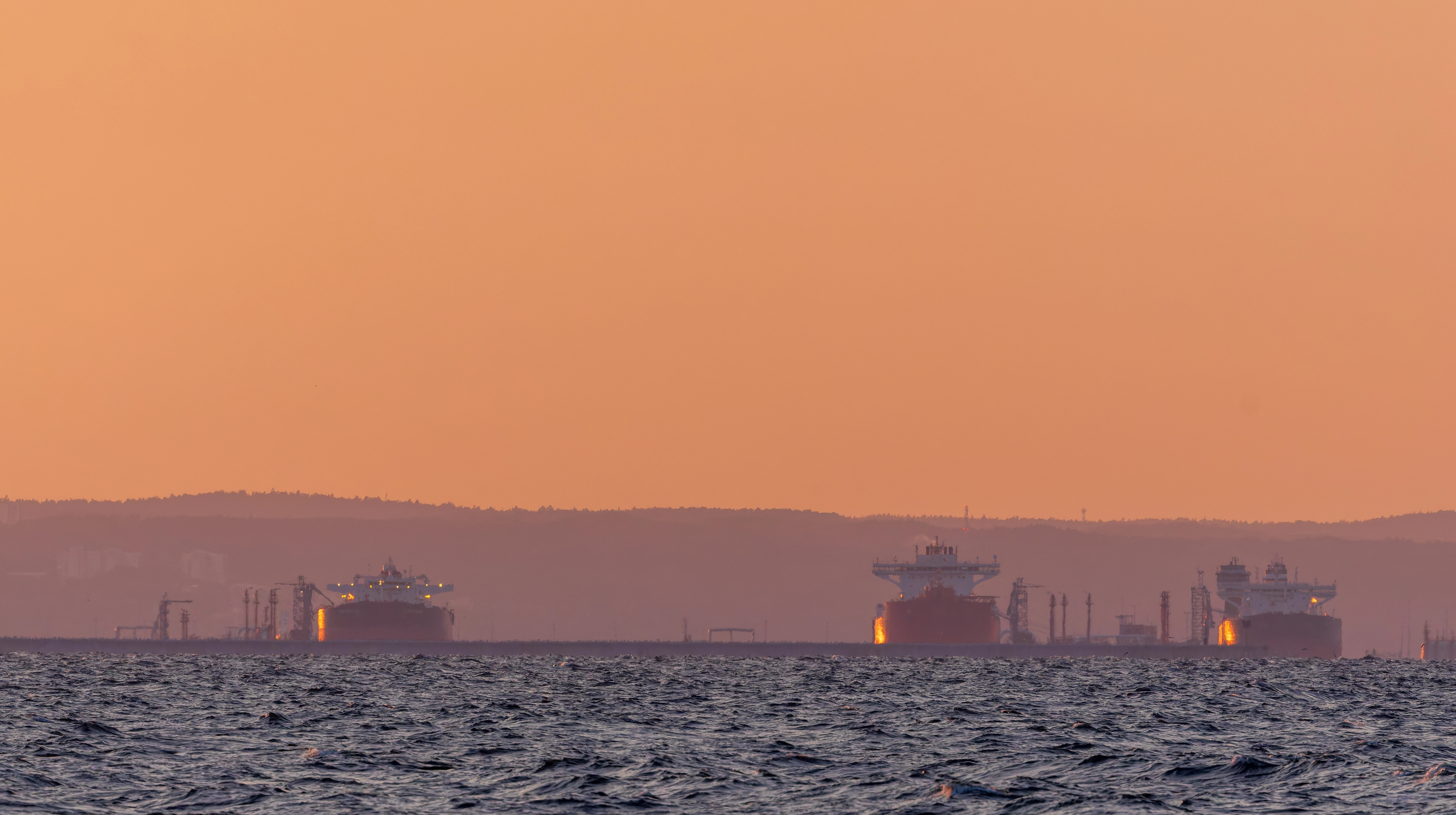 Естонія вважає затримання танкерів "тіньового флоту" РФ у Балтійському морі надто ризикованим