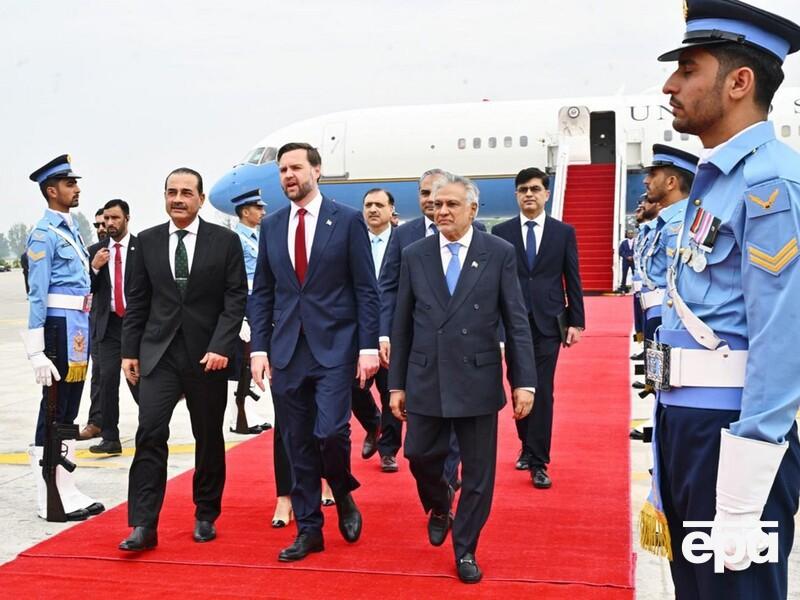 "Видение мира диаметрально противоположно". Делегации США и Ирана прибыли на встречу в Пакистане