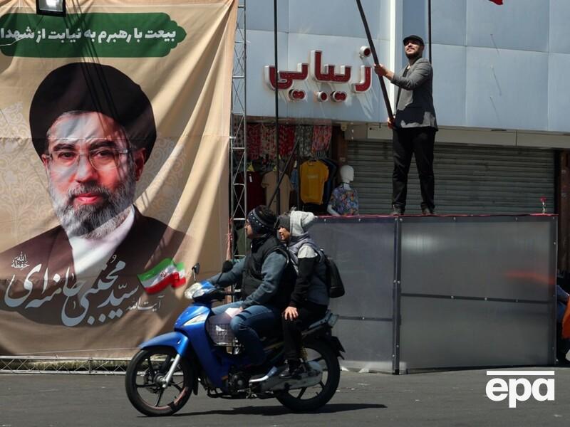 Понівечене обличчя, але одужує. Reuters дізналося про стан Моджтаби Хаменеї