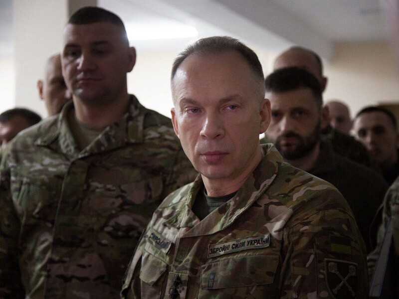 РФ усиливает группировку на южном фронте – Сырский