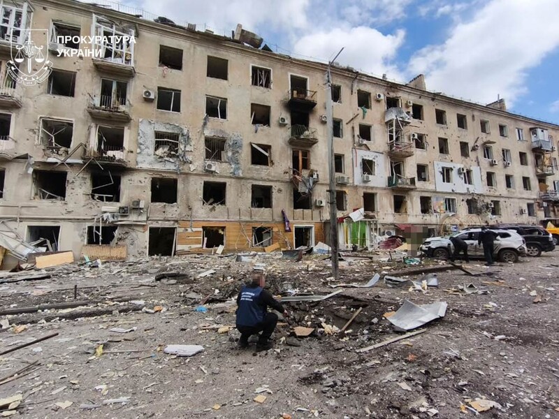 У переддень Великодня РФ вдарила трьома авіабомбами по Краматорську. Понад 10 постраждалих. Відео