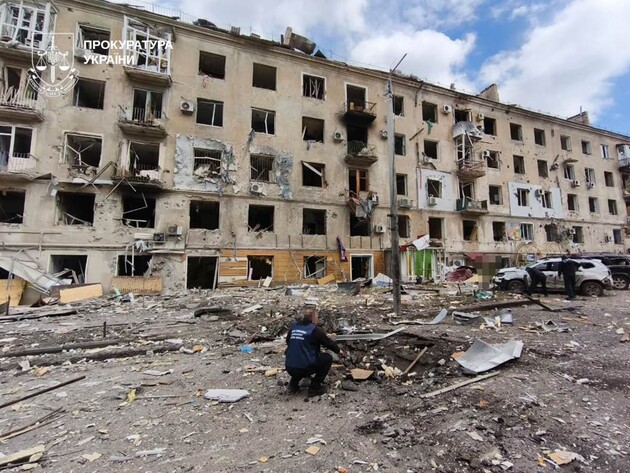 У переддень Великодня РФ ударила трьома авіабомбами по Краматорську. Понад 10 постраждалих. Відео