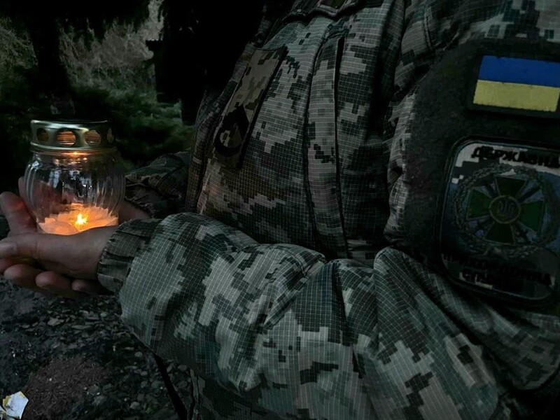 В Україну з Єрусалима передали Благодатний вогонь. Фото 