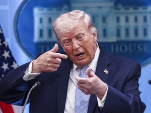 Трамп заявил, что может уничтожить Иран 