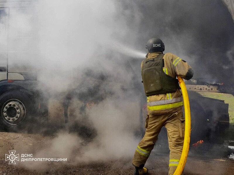 Прилет в пригороде Днепра, там сильный пожар. Видео 