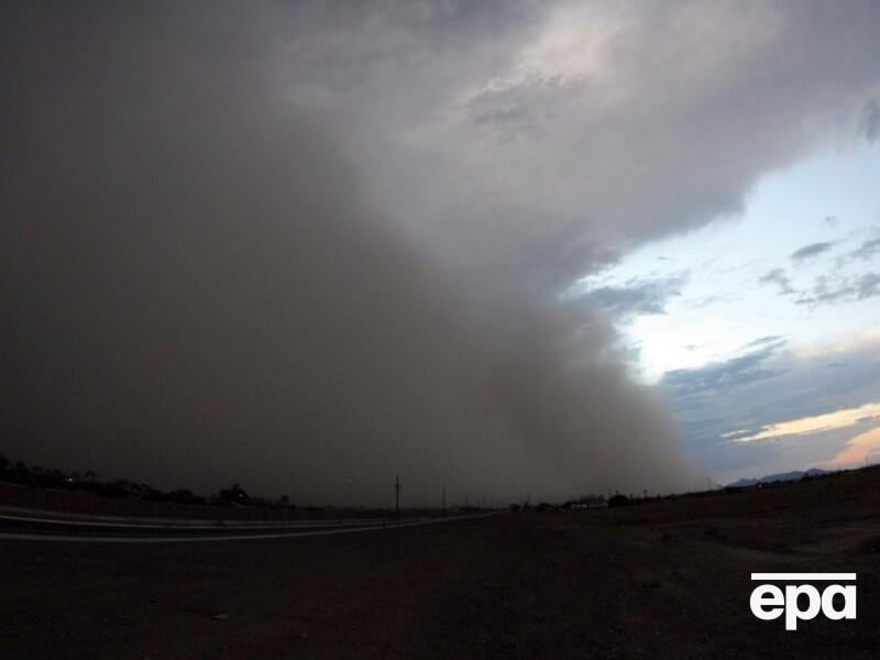 Соцмережі заполонили пости про пилову хмару із Сахари, яка суне в Україну. Що відбувається