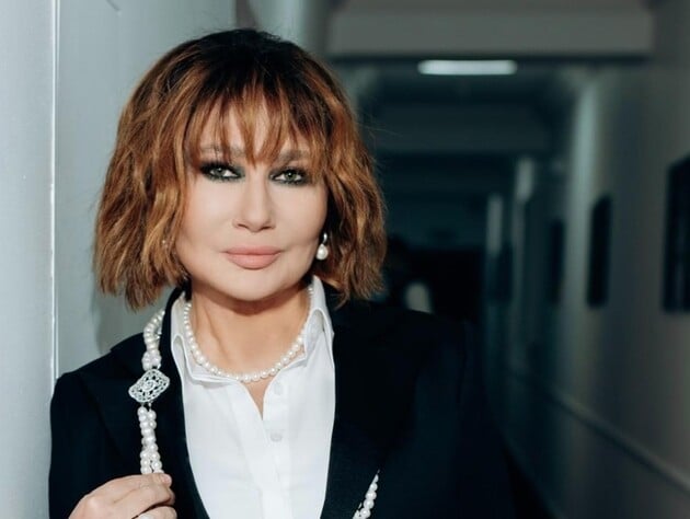 Акцентні яскраві пасма волосся. Мозгова показала новий образ своєї доньки. 