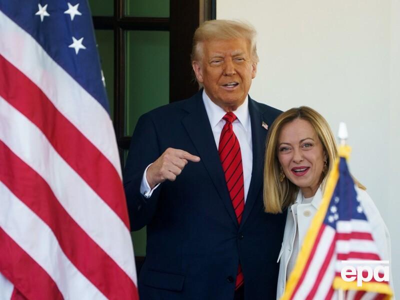 "Сама вона неприйнятна". На тлі критики Мелоні Трамп заявив, що "помилявся" щодо неї