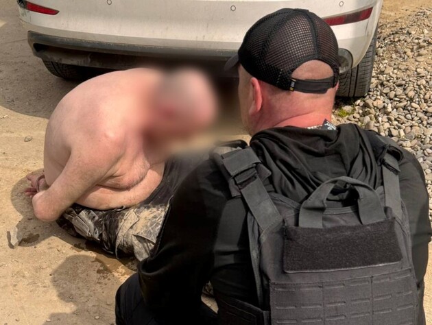 На Закарпатті чоловік викрав жінку з дитиною, свого онука й вистрілив у голову правоохоронцю – поліція