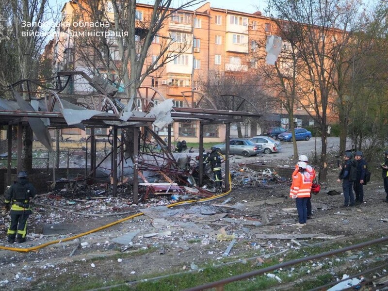 РФ атакувала Запоріжжя на світанку. Виникли пожежі. Загинула продавчиня кіоску. Фото, відео 