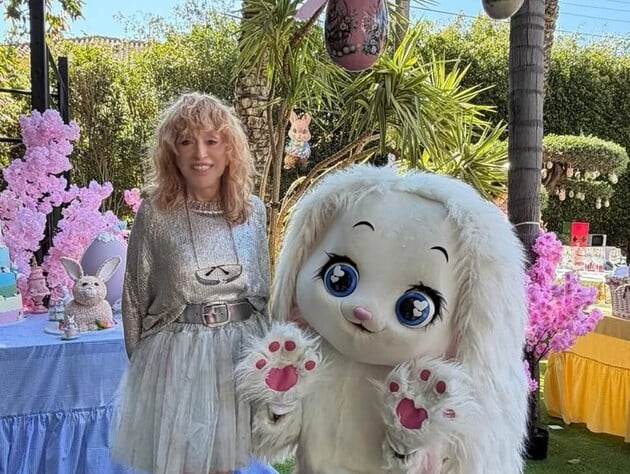 Пышное мини, классика и ретро-стиль. Пять ярких образов Пугачевой, которая празднует 77-летие