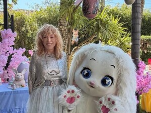 Пышное мини, классика и ретростиль. Пять ярких образов Пугачевой, которая празднует 77-летие 