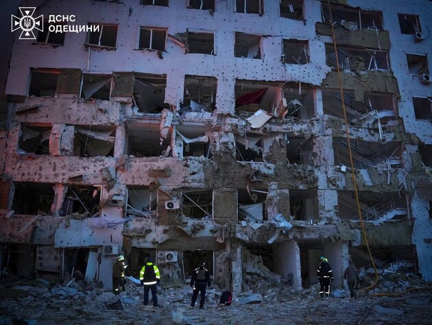 Балістика, сотні дронів і чорний дим над містами. Як РФ атакувала Україну вночі і що відомо про жертв і руйнування