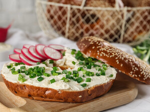 Добавьте это к вареным яйцам и перемешайте. Питательная и вкусная намазка