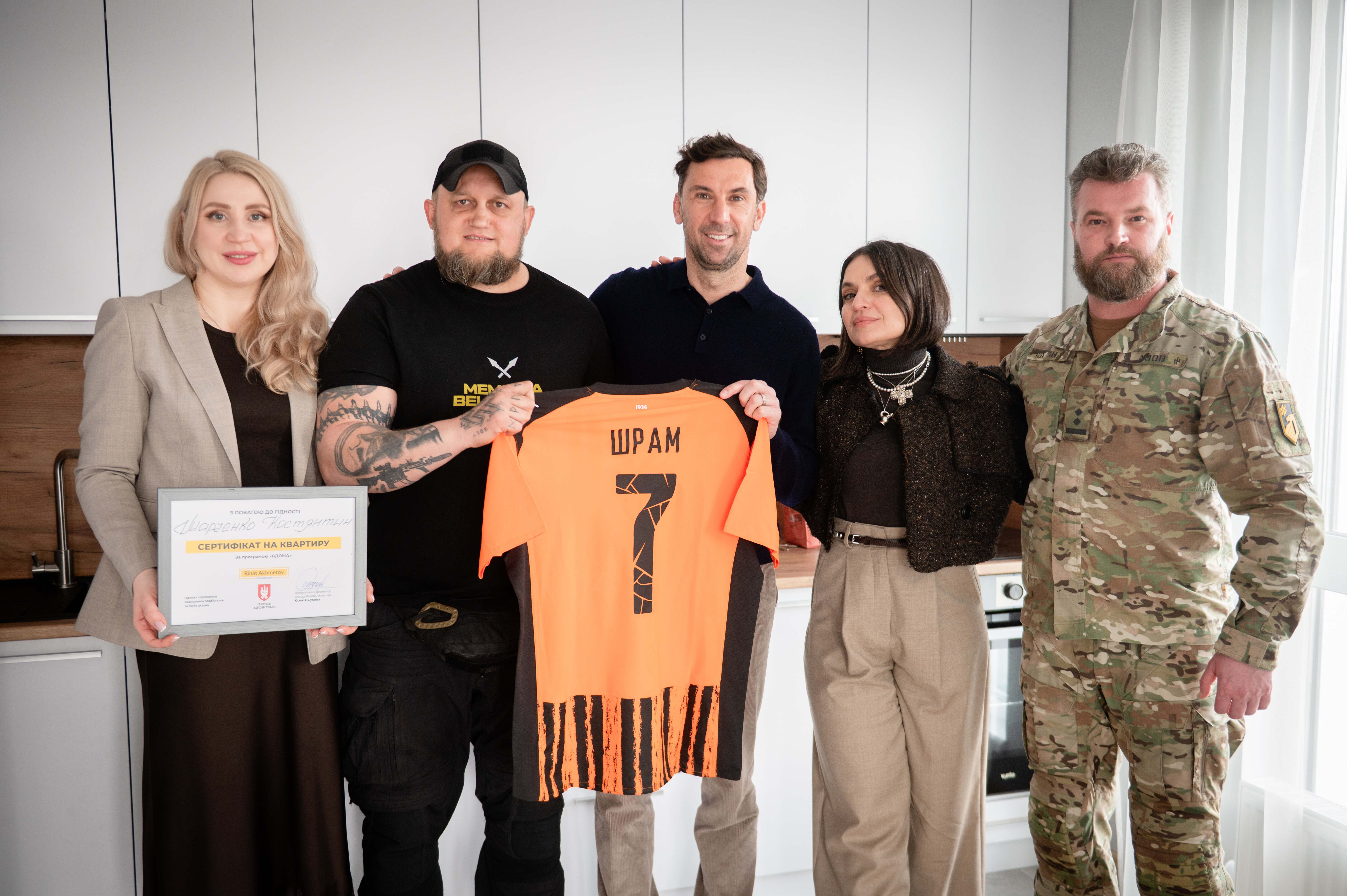 Захисник "Азовсталі" Костянтин Марченко отримав квартиру від засновника Фонду і президента ФК "Шахтар" Ріната Ахметова