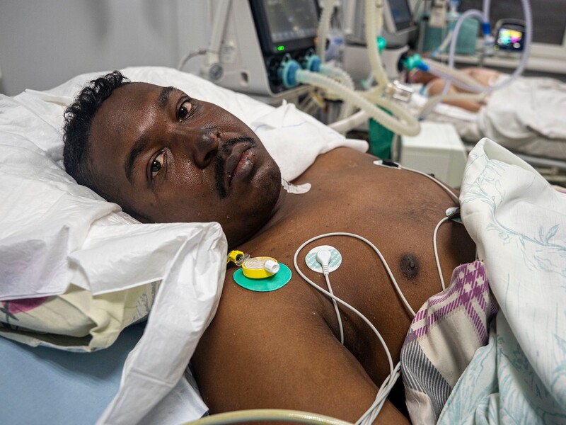 "Кость торчит! А это – граната". В Харькове врачи оперировали бойца вместе с саперами