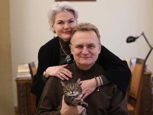 Больше, чем у Тимошенко, но намного меньше, чем у жены. Какая сейчас зарплата у мэра Львова Садового