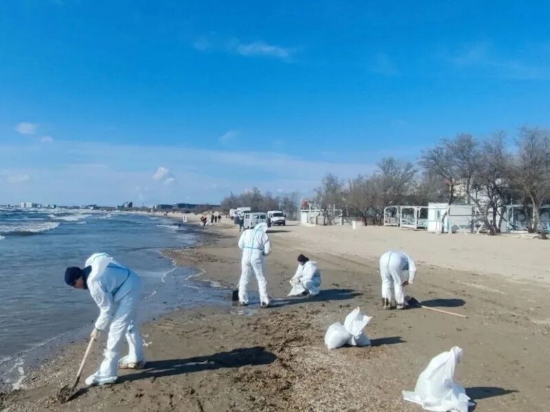 В Черном море – большое нефтяное загрязнение. РФ обвинила Украину, экологи – танкер "теневого флота"