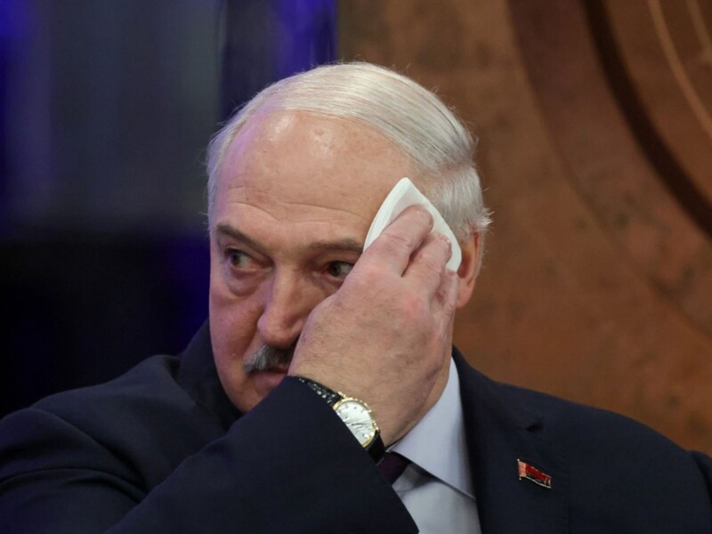 Лукашенко резко начал терять вес после переговоров с человеком Трампа. Что произошло