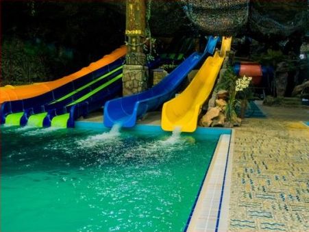 В аквапарке Харькова трое детей отравились неизвестным веществом