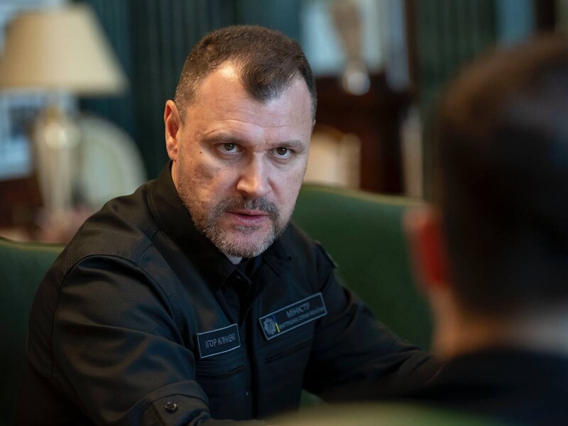 Нападник у Києві нічого не вимагав, розстрілював людей хаотично і мав зареєстровану зброю – Клименко