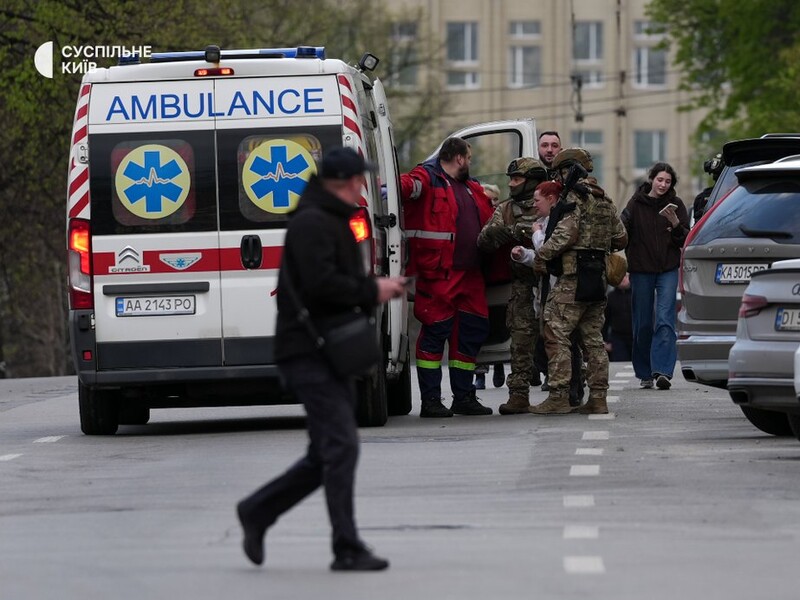 Теракт у Києві. Що відомо про чоловіка, який відкрив вогонь на вулиці й забарикадувався в супермаркеті