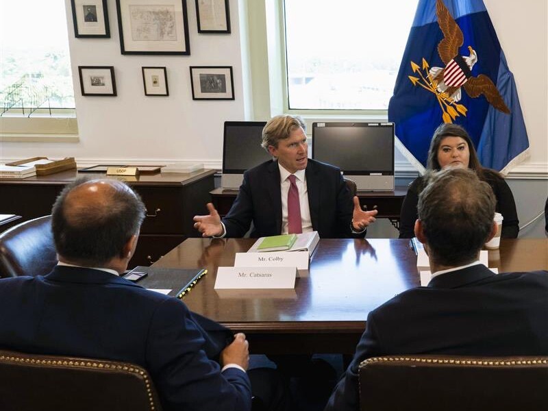 Оборона України не може й надалі ґрунтуватися переважно на запасах США – Колбі