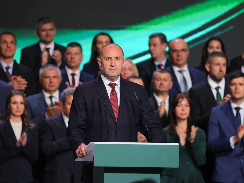 "Троянський кінь Путіна". Радев переміг на виборах у Болгарії з великим відривом. Що про нього відомо