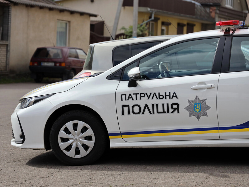 "Мене не рятуйте, допоможіть татові". Оприлюднено відео з бодикамер патрульних під час теракту в Києві