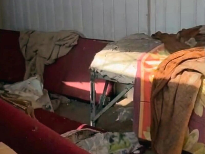 "Здох уже чи нє?" У Львівській області чоловіка 23 роки тримали у трудовому рабстві, зараз йому 71. Відео