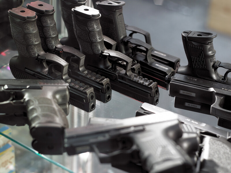 Зброя для цивільних. Трагедія в Києві розділила політиків і військових. Хто за, а хто проти