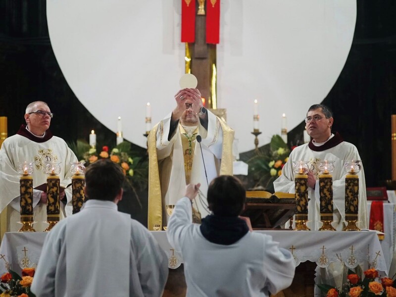 Досягнення й системні перешкоди. Костел Святого Миколая відзвітував про 100 днів після передання парафії