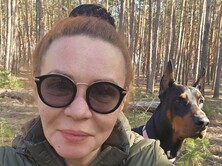 У Гектора поседел кончик уха. А я думала, мелом вымазался. Молодой же еще пес из Харькова