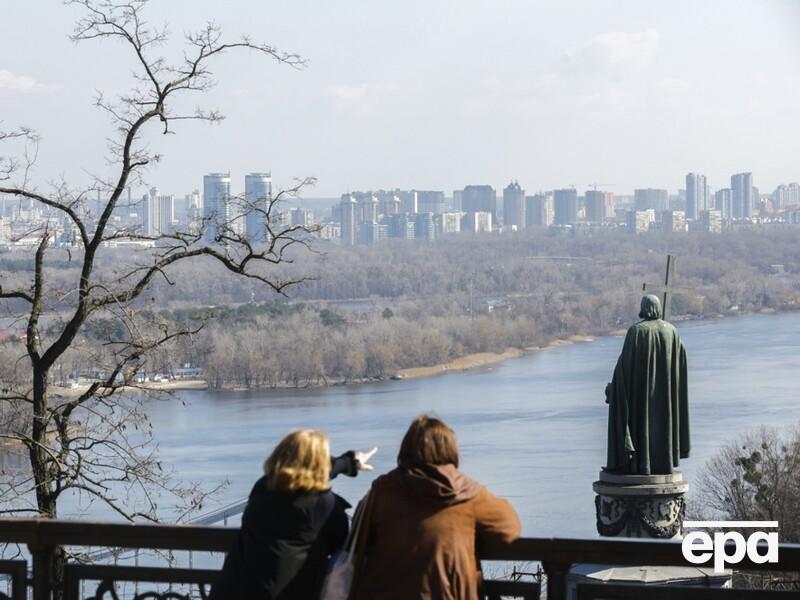 Синоптикиня розповіла, коли в Україні стане тепліше
