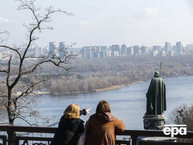 Синоптикиня розповіла, коли в Україні стане тепліше