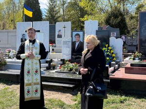 На Байковом кладбище прошла церемония открытия памятника народному артисту Виталию Билоножко. Фото