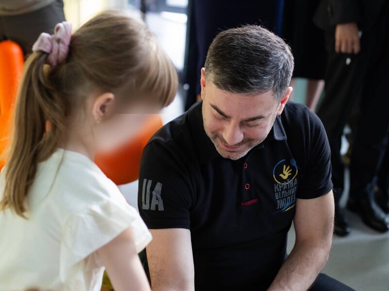 Суд в Італії передав українську дитину іноземцям, попри заборону. Омбудсмен вимагає її повернення