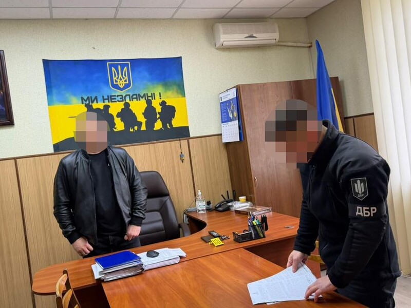 "Увірвалися до будинку, били та погрожували". ДБР повідомило про підозру шістьох працівників ТЦК