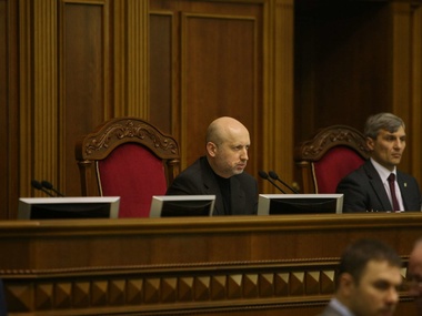 Турчинов поручил проверять присутствие депутатов в Раде по работающим карточкам