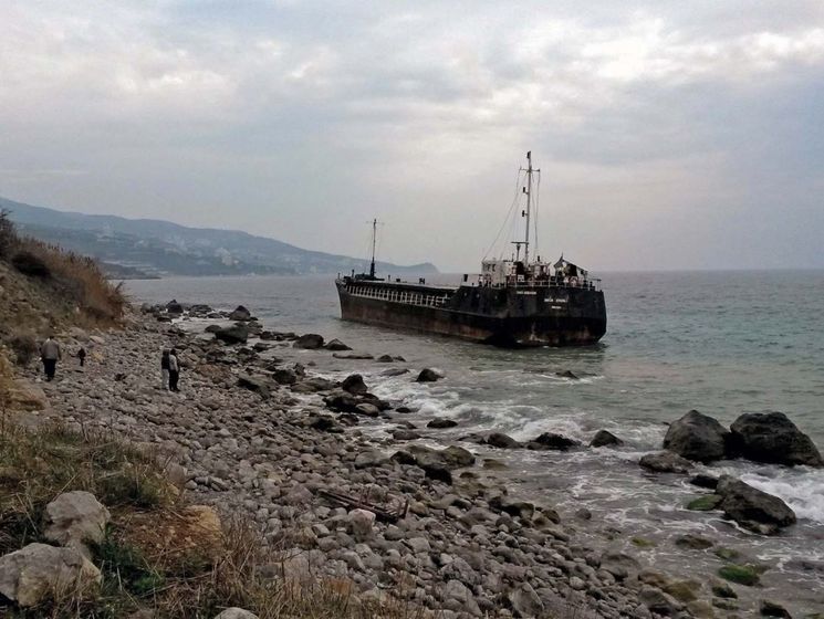 У побережья оккупированного Крыма сел на мель турецкий сухогруз